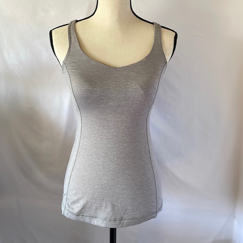 Lululemon tank top gray/silver stretchy built in bra size‎ 6 padding miss…